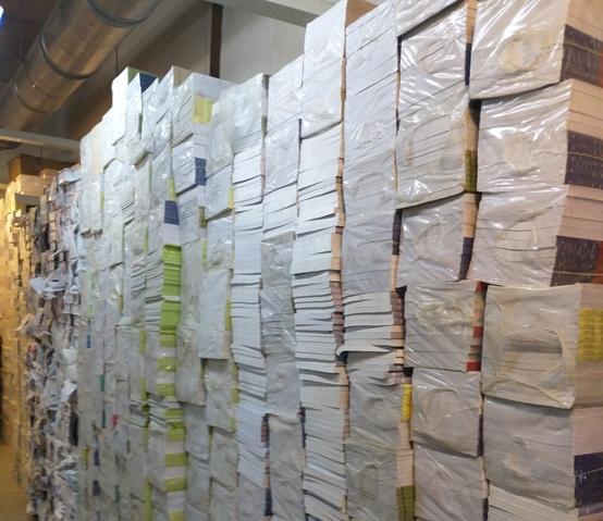 اهدای سه هزار کتاب و نشریه به مرکز فرهنگی کمیته امداد هرمزگان