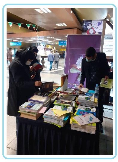 سازمان اسناد و کتابخانه ملی ایران به شهروندان تهرانی کتاب اهدا کرد