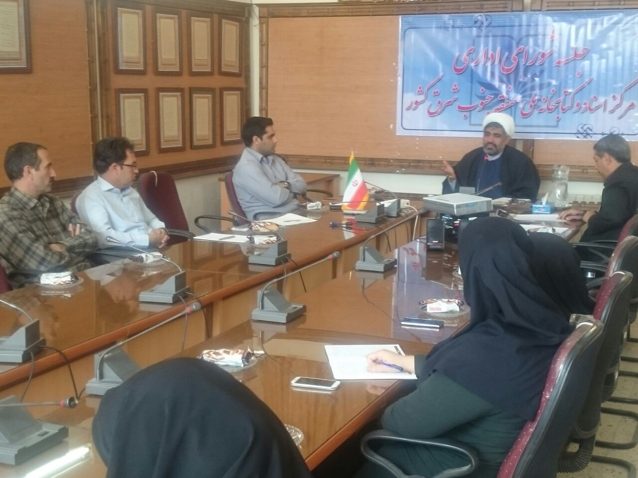 چهارمین جلسه شورای اداری مرکز اسناد و کتابخانه ملی منطقه جنوب شرق کشور (کرمان) برگزار شد