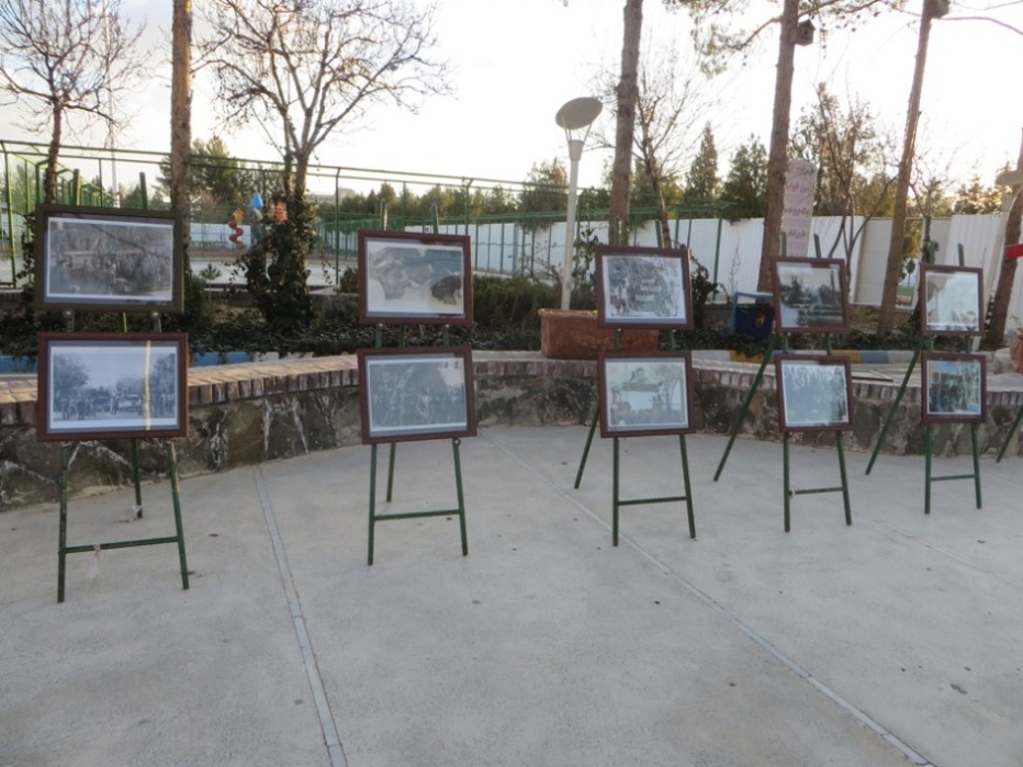 برپایی نمایشگاه عکس و اسناد انقلاب اسلامی در پارک مادر