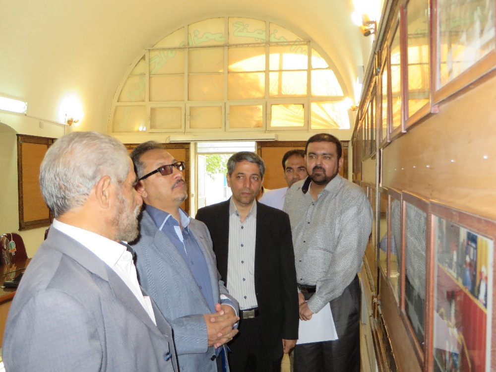 نمایشگاه اسناد و عکس به مناسبت هفته دولت توسط مدیریت کرمان