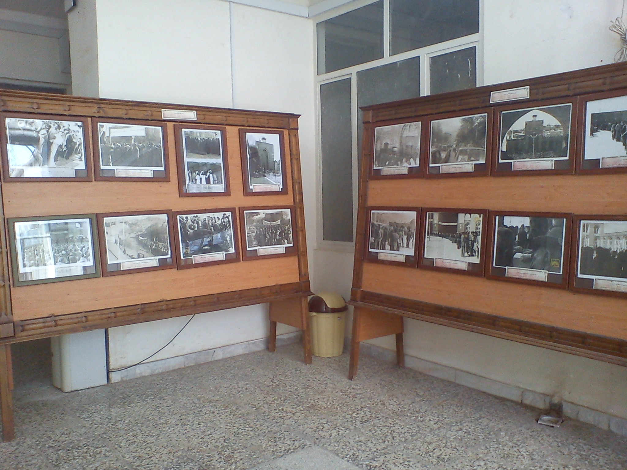 نمایشگاه عکس در خصوص حضور مردم کرمان در همه پرسی 12 فروردین 1357 توسط مدیریت کرمان