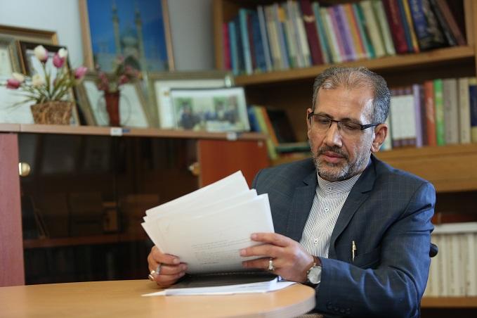 پیشنهاد مشاور علمی ریاست سازمان اسناد و کتابخانه ملی ایران برای راه اندازی ویترین امانی نسخ خطی