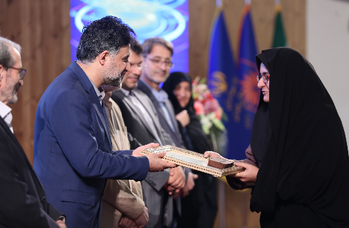 گزارش تصویری2-برگزیدگان چهاردهمین جشنواره ملّی پژوهش و فناوری سازمان اسناد و کتابخانه ملّی ایران