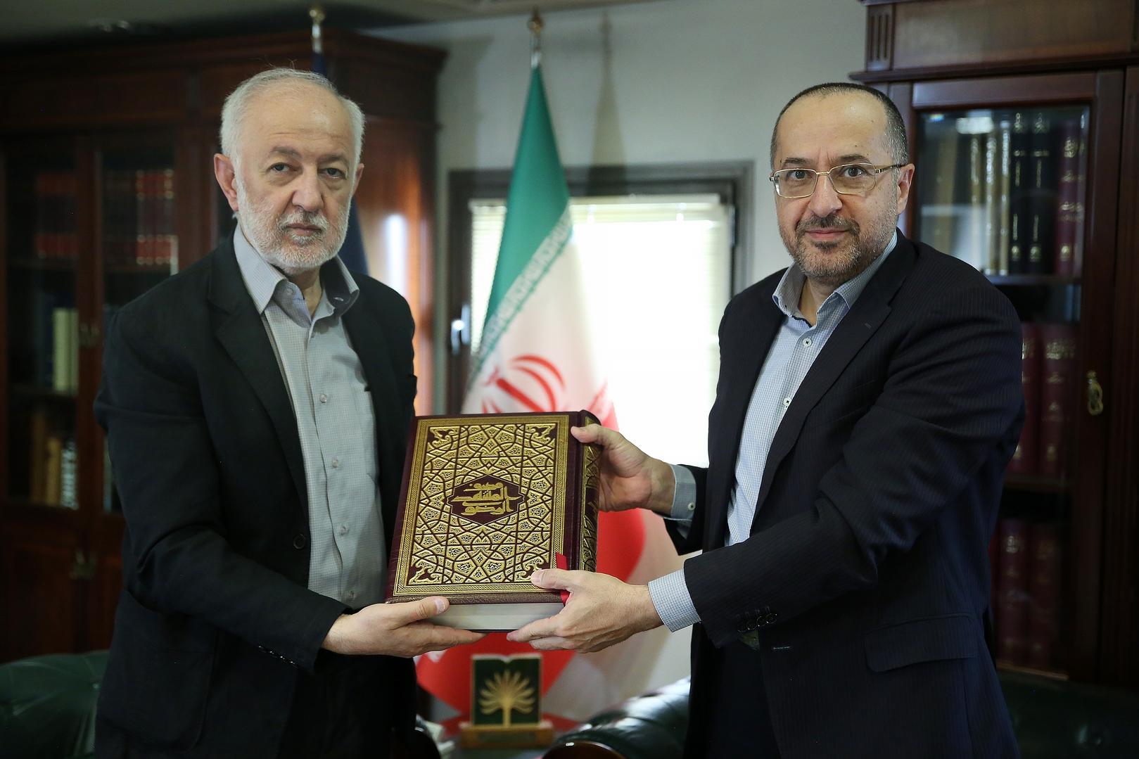 نسخه نفیس مصحف مشهد رضوی (ع) به کتابخانه ملی اهداء شد