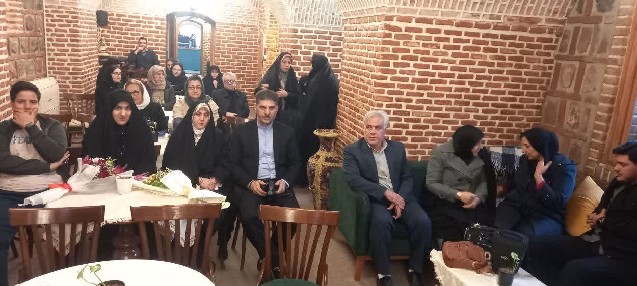 سومین رویداد کتابی در تالار موسسه فرهنگی هنگام برگزار شد؛ تجلیل از نویسندگان توانمند استان