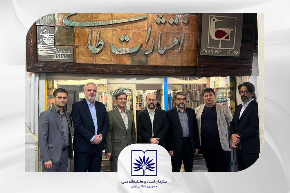 بازدید ریاست سازمان و جمعی از مدیران ارشد از کتابفروشی و انتشارات طاعتی