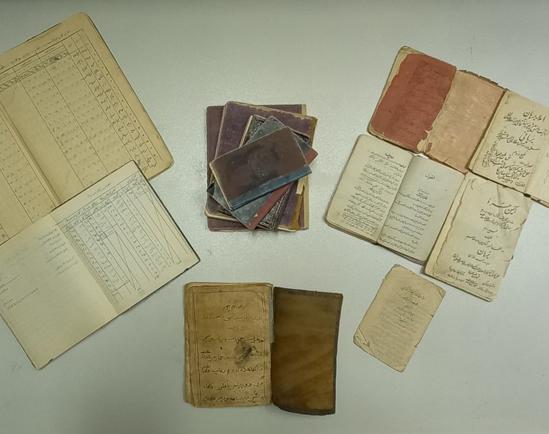 اهداء اسناد و مدارک دبیرستان ملّی نمازی شیراز
