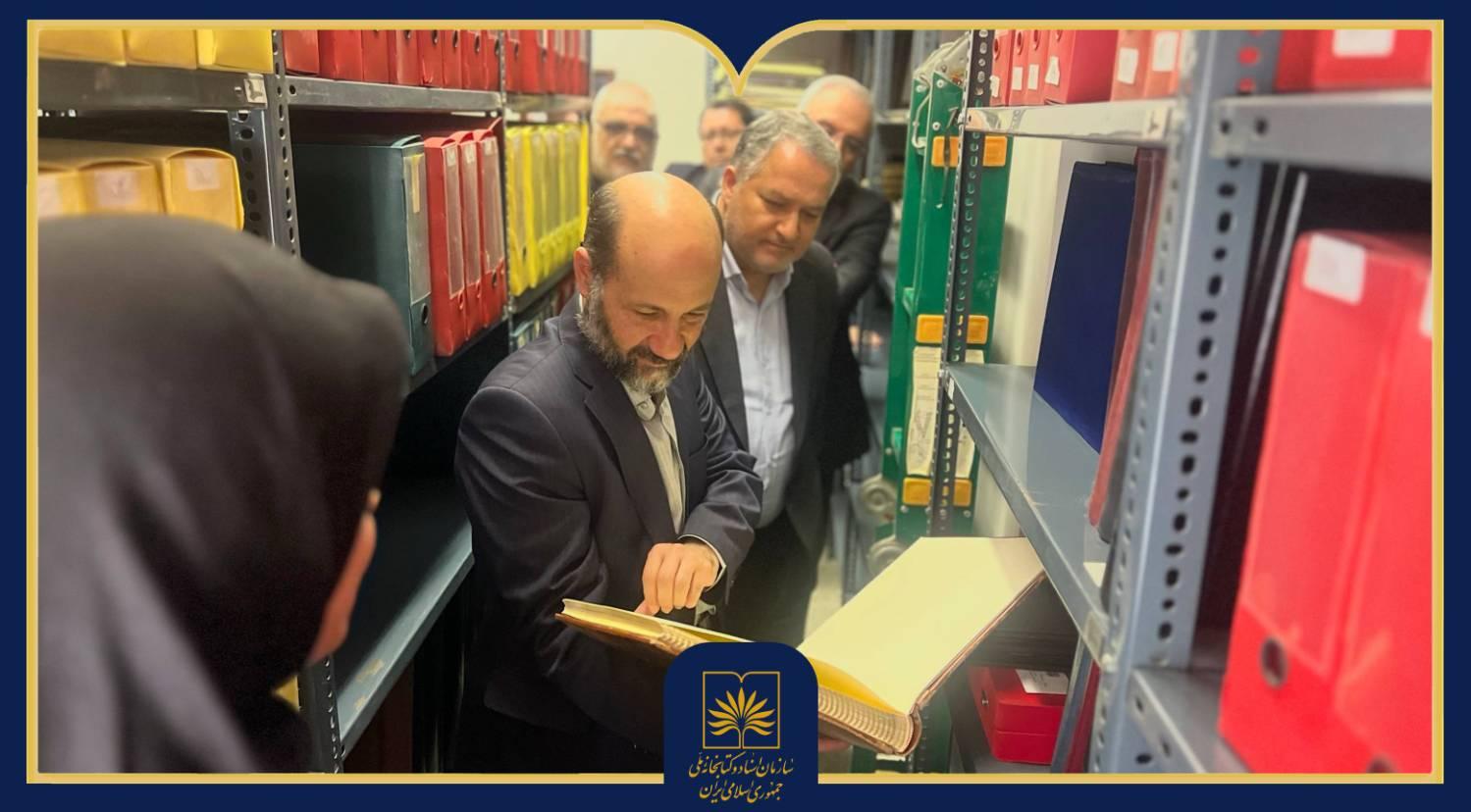 بازدید امیرخانی از موزه و مجموعه یادمان ریاست‌جمهوری در اردکان