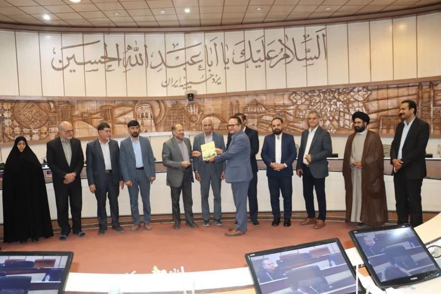 مدیرکل اسناد و کتابخانه ملی استان یزد در صحن شورای اسلامی گفت: بسیاری از مفاخر استان به دلیل کم توجهی در معرفی آنان برای شهروندان یزدی ناشناخته مانده‌اند و برگزاری کنگره ی ملی بزرگداشت صدمین سالگرد هفته بزرگداشت ایرج افشار یزدی در راستای معرفی یکی از شخصیت های بزرگ کشور و یزد است.
