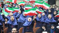 نواخته شدن زنگ انقلاب در مدارس همدان