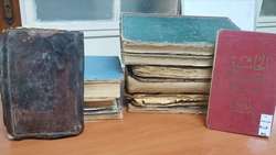 اهدای مجموعه 90 جلدی کتب تاریخی به مدیریت اسناد و کتابخانه ملی منطقه غرب کشور